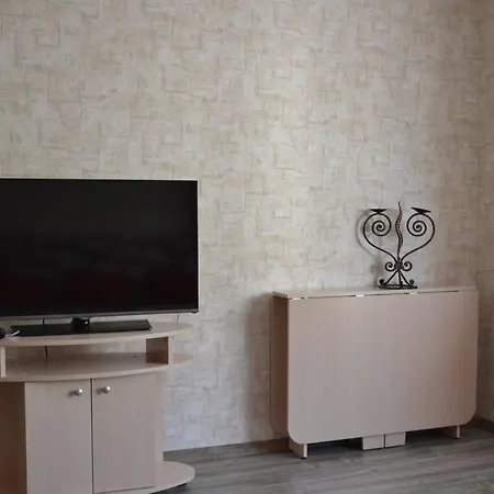 Red Cat Apartment *
