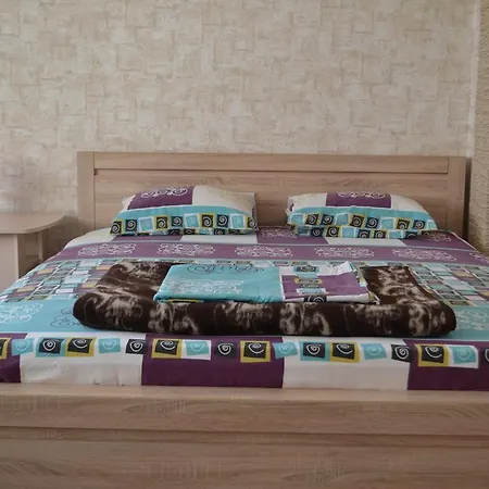 Red Cat Apartment *